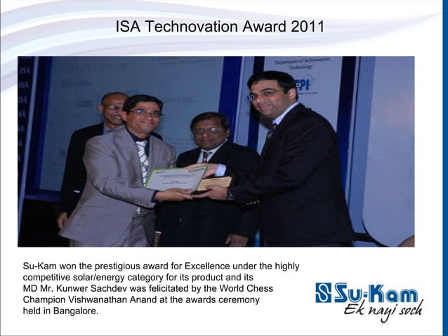 Kunwer Sachdev receiving the India Semiconductor Association ISA Technovation Award in the solar and energy category from World Chess Champion Vishwanathan Anand at the ceremony in Bangalore